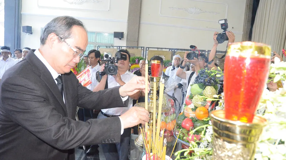 Bí thư Thành ủy TPHCM Nguyễn Thiện Nhân viếng Phó Chủ tịch UBND TPHCM Nguyễn Thị Thu ảnh 3