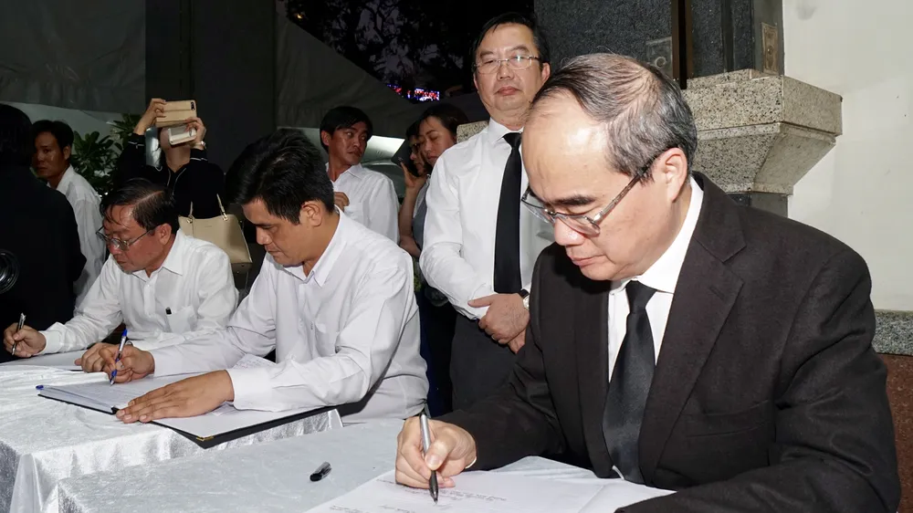 Bí thư Thành ủy TPHCM Nguyễn Thiện Nhân viếng Phó Chủ tịch UBND TPHCM Nguyễn Thị Thu ảnh 6