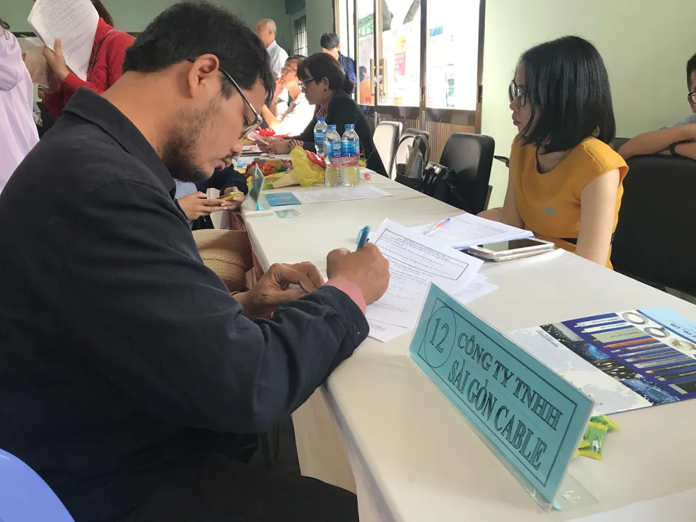 Các doanh nghiệp ở TPHCM đang tuyển hơn 3.800 lao động ảnh 1