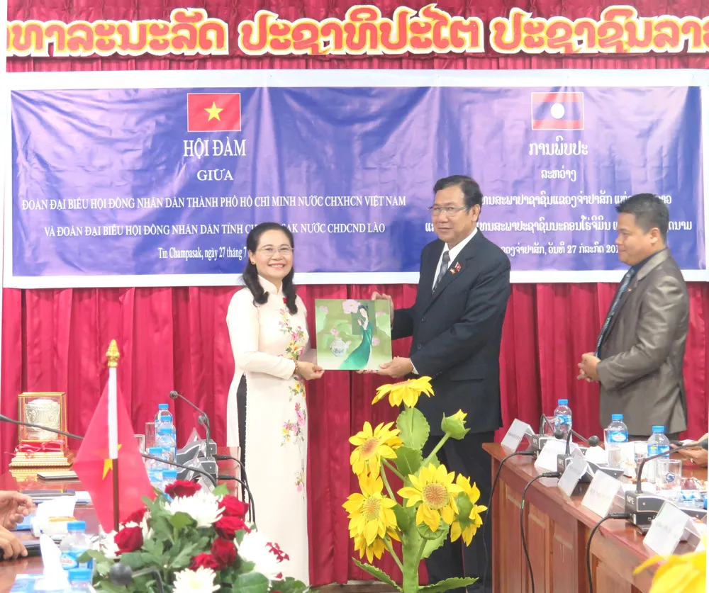 Lào đề nghị HĐND TPHCM chia sẻ kinh nghiệm phối hợp với chính quyền ảnh 4