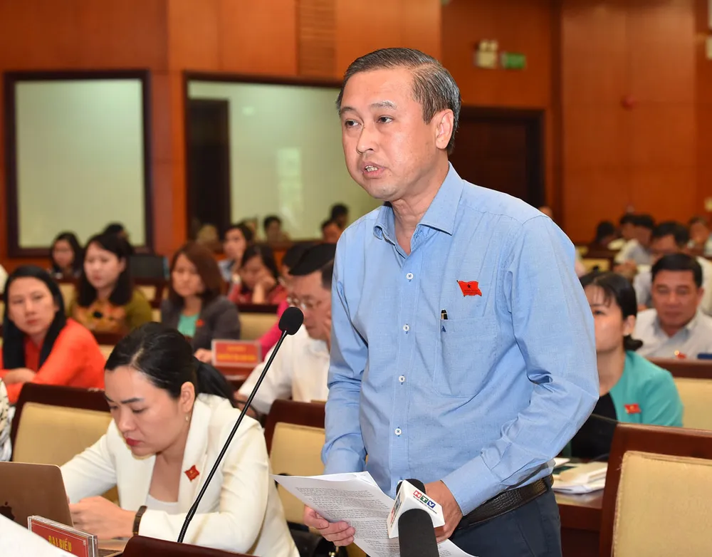 Nhà cao tầng ở khu đất “vàng” lấn át công trình cổ ảnh 1