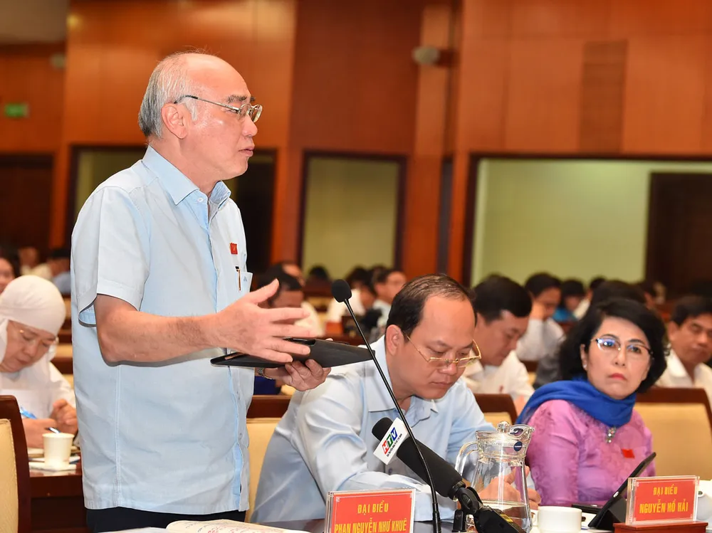 Nhà cao tầng ở khu đất “vàng” lấn át công trình cổ ảnh 3