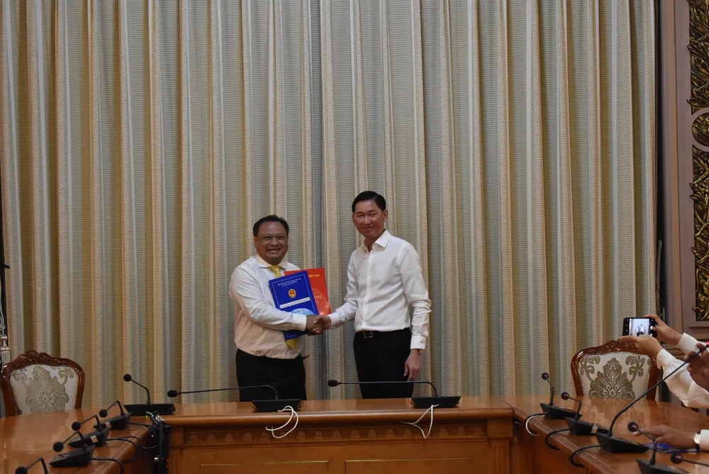 Đồng chí Trần Phi Long làm Chủ tịch UBND quận 11 ảnh 1