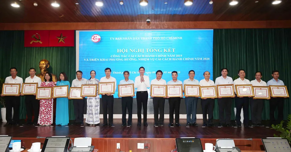 Chủ tịch UBND TPHCM Nguyễn Thành Phong: 99% người dân hài lòng là… chưa sát thực tế ảnh 4