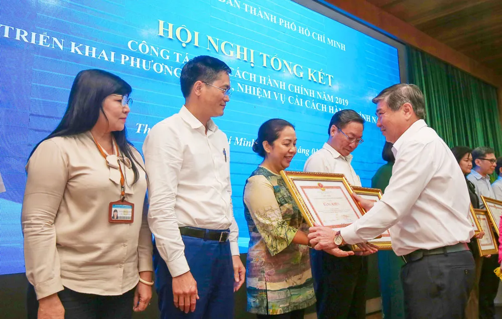 Chủ tịch UBND TPHCM Nguyễn Thành Phong: 99% người dân hài lòng là… chưa sát thực tế ảnh 3