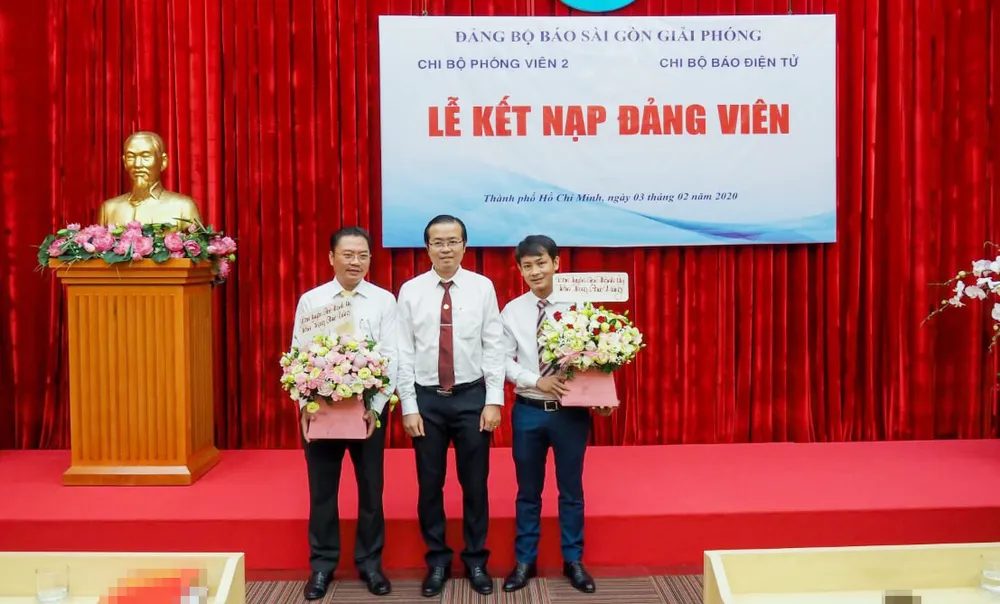 Báo SGGP kết nạp 2 đảng viên mới ảnh 1