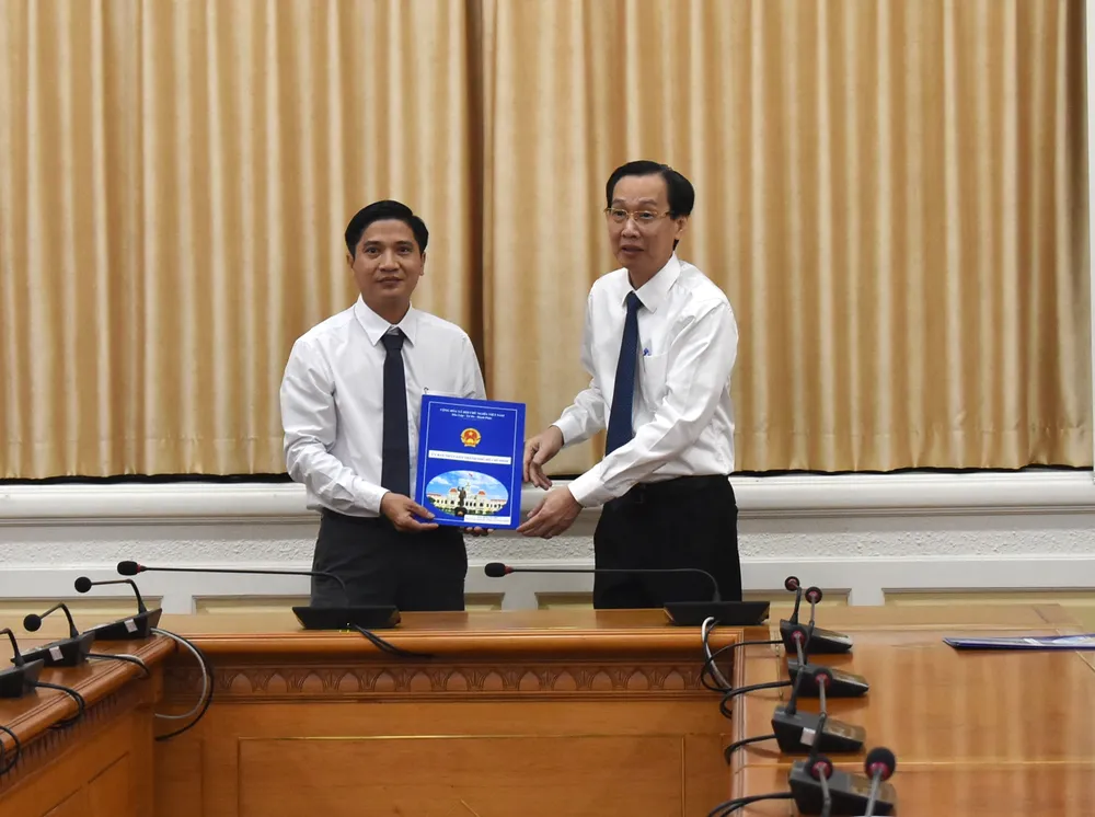 UBND TPHCM điều động và bổ nhiệm nhân sự một số đơn vị ảnh 1