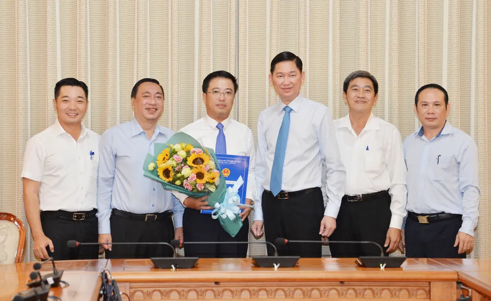 Ông Lê Huỳnh Minh Tú làm Phó Giám đốc Sở Công thương TPHCM ảnh 2
