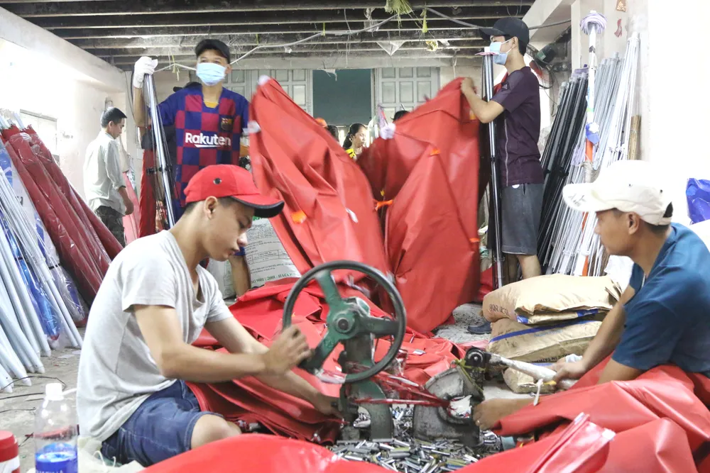 Sở LĐTB-XH TPHCM đề xuất TPHCM tặng tiền hộ nghèo bị ảnh hưởng bởi Covid-19 ảnh 1