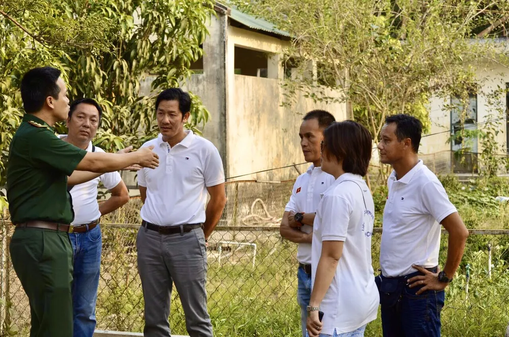 Liên đoàn Dù lượn thể thao TPHCM ủng hộ bếp ăn cho cán bộ - chiến sĩ Biên phòng Vĩnh Gia ảnh 1