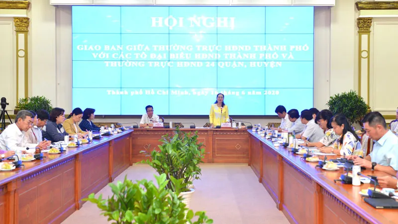 Đồng chí Nguyễn Thị Lệ, Phó Bí thư Thành ủy, Chủ tịch HĐND TPHCM chủ trì buổi giao ban. Ảnh: VIỆT DŨNG