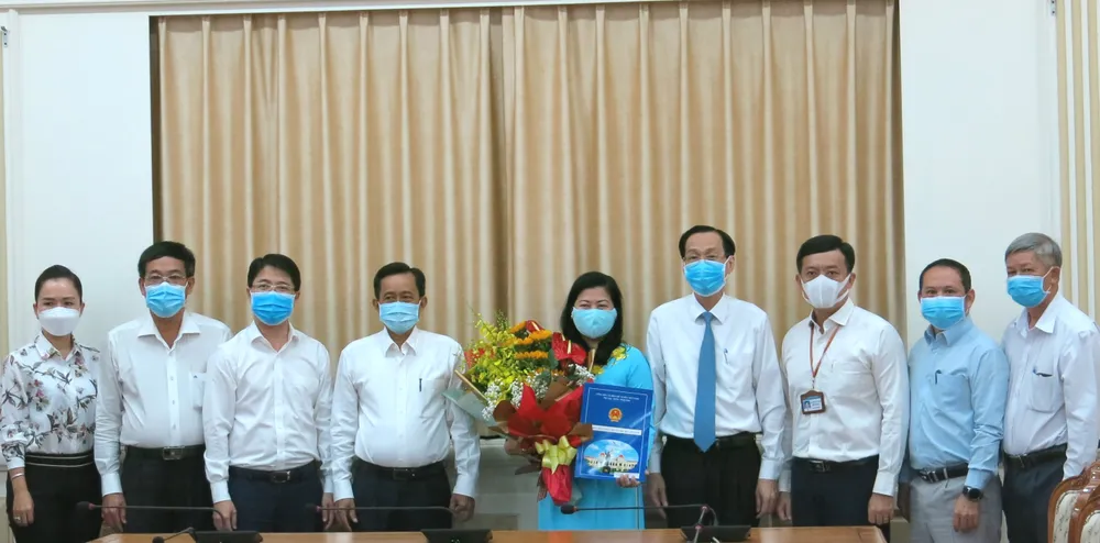 Bà Nguyễn Thị Hồng Thắm làm Phó Giám đốc Sở Nội vụ TPHCM ảnh 2