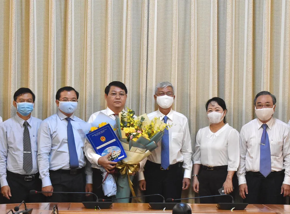 Phó Chủ tịch UBND TPHCM Võ Văn Hoan trao quyết định cán bộ  ảnh 3