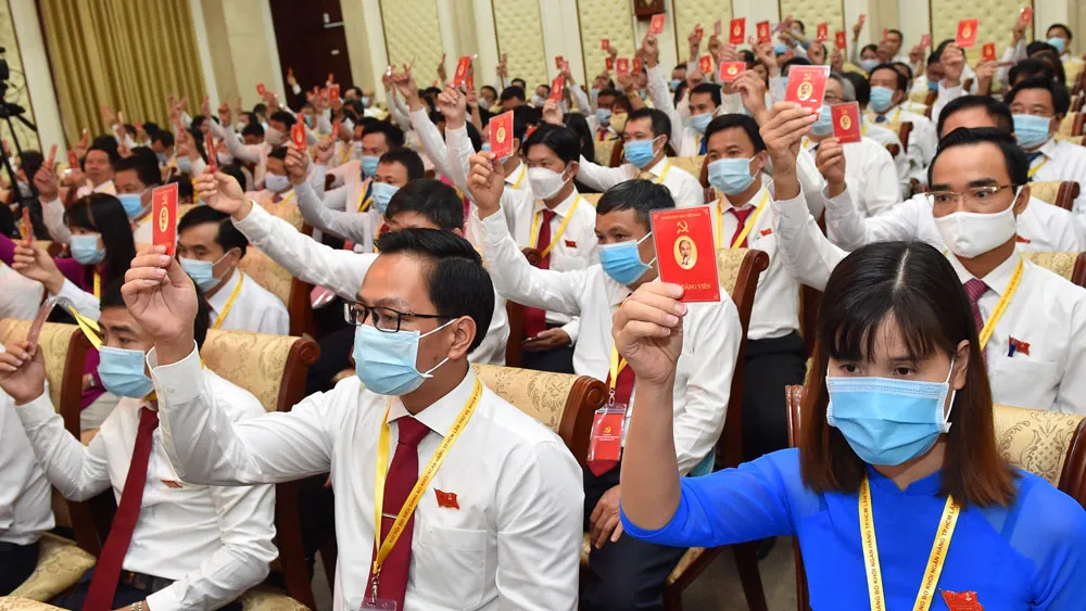 Chủ tịch UBND TPHCM yêu cầu ngân hàng hỗ trợ doanh nghiệp, hỗ trợ người dân để giảm “tín dụng đen” ảnh 2