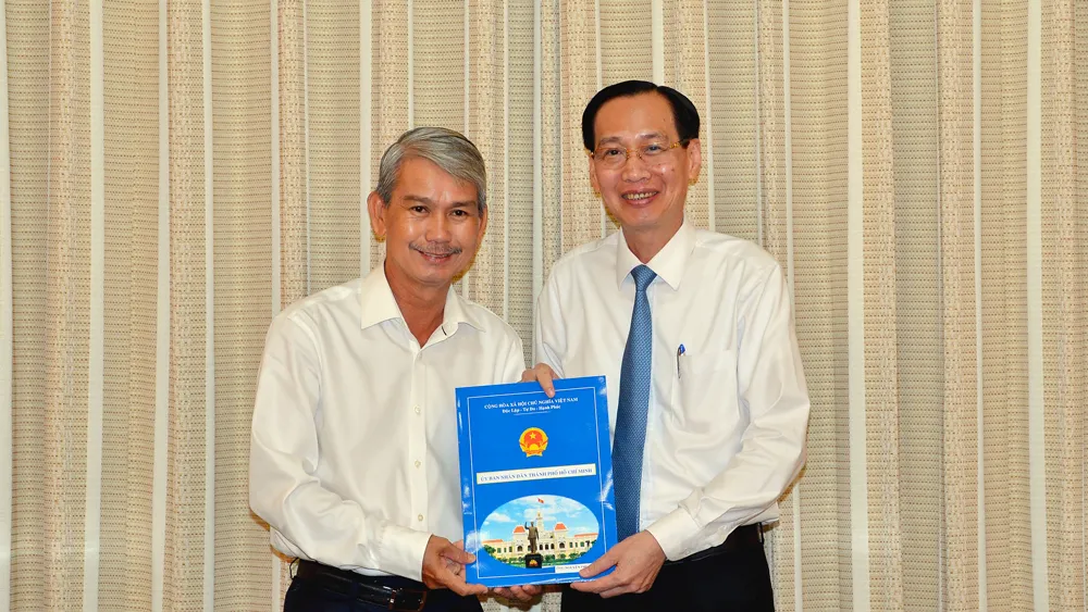 Bà Nguyễn Việt Hòa làm Tổng Giám đốc SATRA ảnh 2