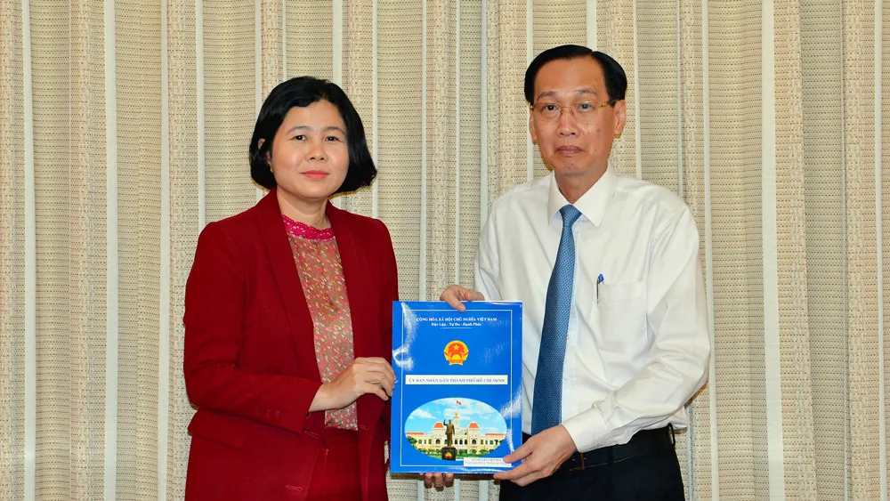 Bà Nguyễn Việt Hòa làm Tổng Giám đốc SATRA ảnh 1