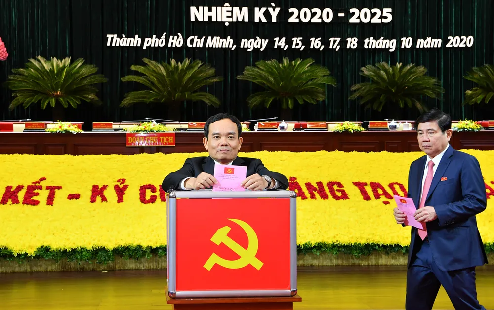 Bỏ phiếu bầu Ban Chấp hành Đảng bộ TPHCM khóa XI ảnh 3