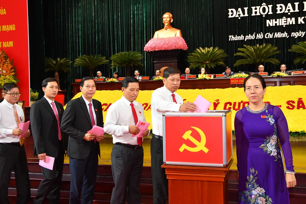 Bỏ phiếu bầu Ban Chấp hành Đảng bộ TPHCM khóa XI ảnh 4
