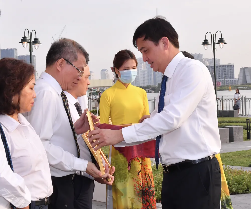 TPHCM khánh thành Cột cờ Thủ Ngữ ảnh 3