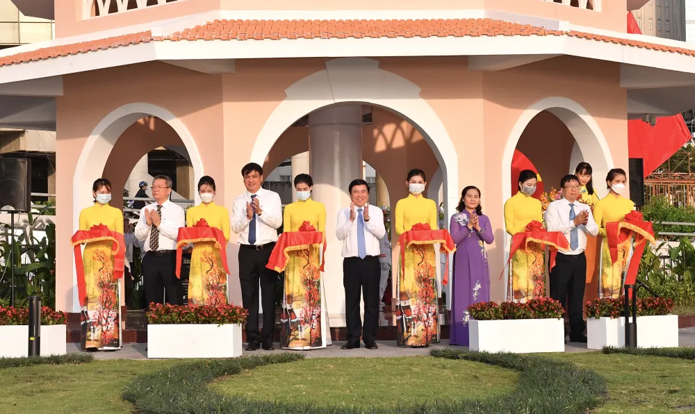 TPHCM khánh thành Cột cờ Thủ Ngữ ảnh 2