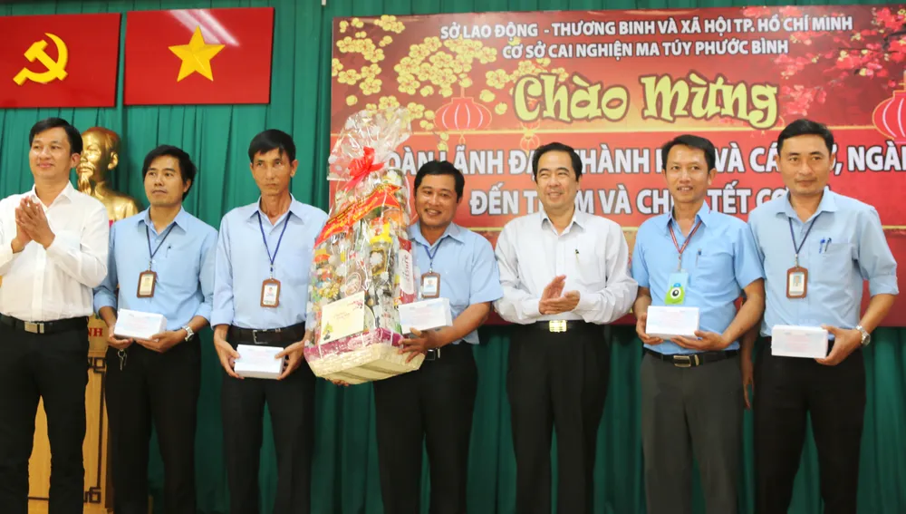 Đoàn lãnh đạo TPHCM chúc tết Cơ sở cai nghiện ma túy Phước Bình ảnh 3