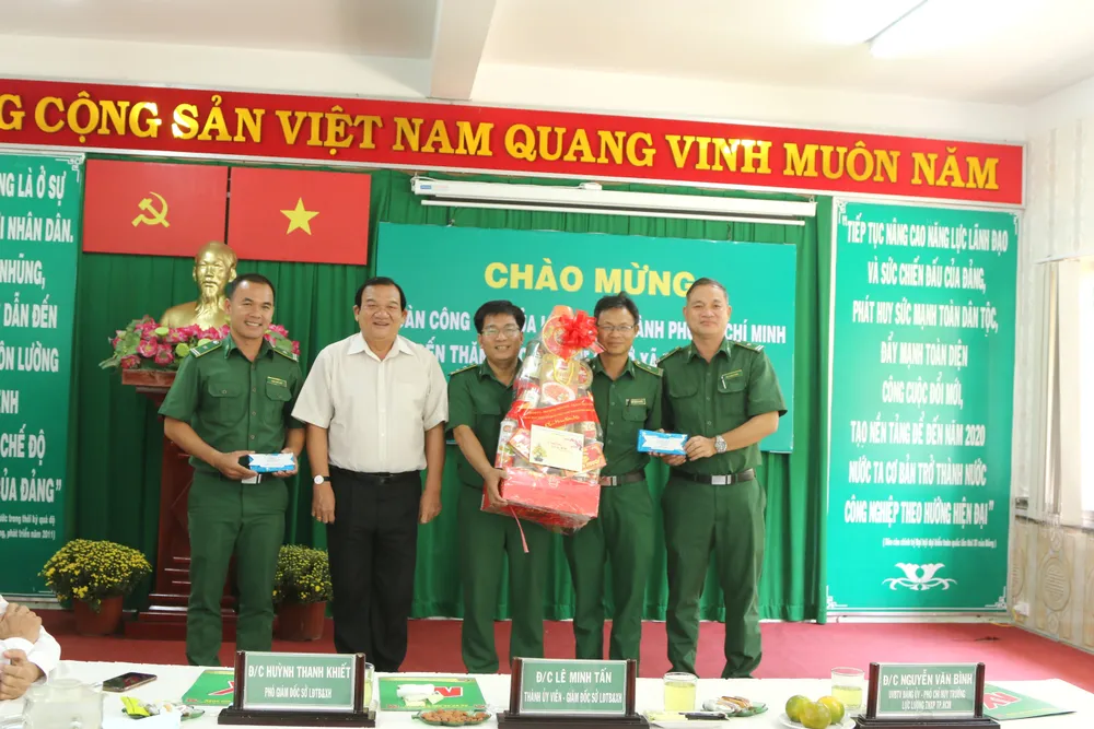 Đoàn lãnh đạo TPHCM thăm, chúc tết các cơ sở xã hội ảnh 2