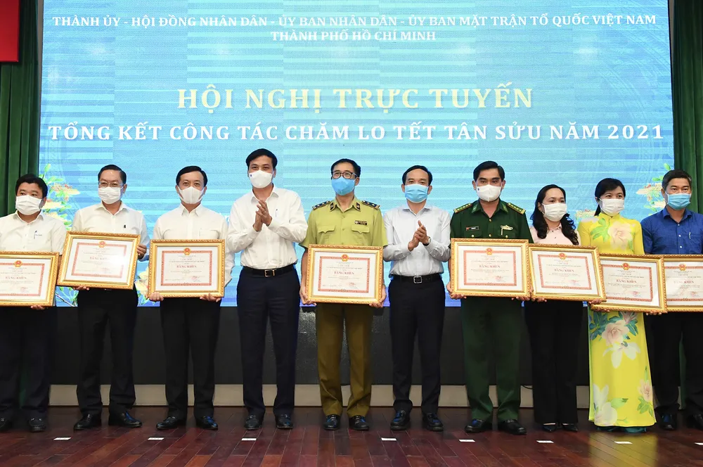 Chủ tịch UBND TPHCM Nguyễn Thành Phong ''điểm mặt'' sở ngành ''ngâm'' hồ sơ của doanh nghiệp ảnh 3