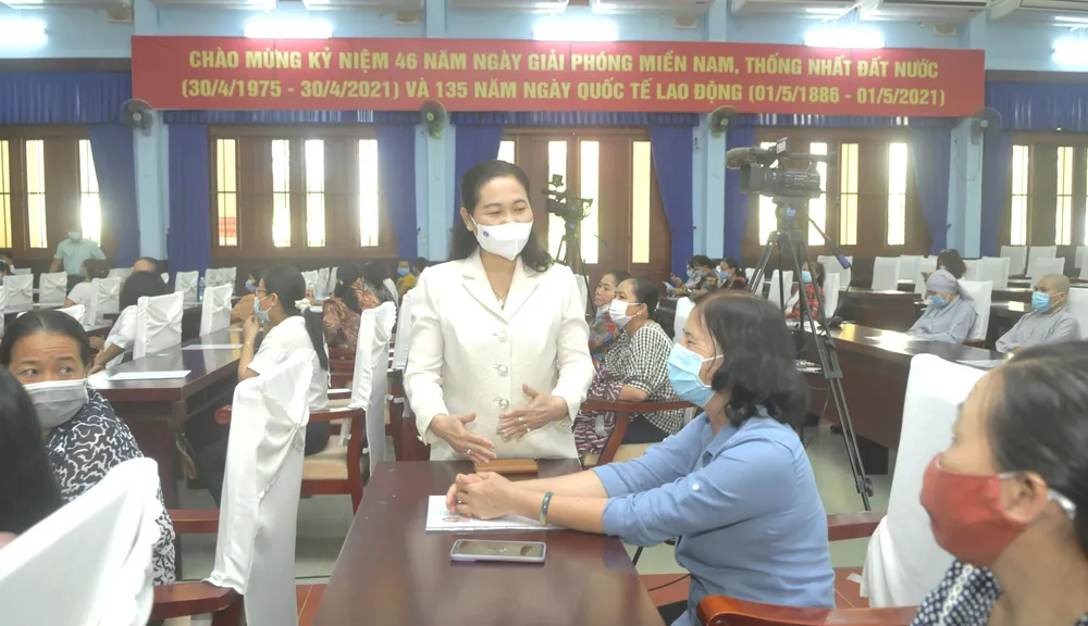 Chủ tịch HĐND TPHCM Nguyễn Thị Lệ tiếp xúc cử tri nữ và cán bộ, chiến sĩ Sư đoàn 9 ảnh 2