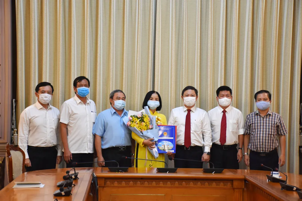 Bà Lê Thị Hồng Hậu làm Chủ tịch HĐTV Công ty TNHH MTV Dịch vụ cơ quan nước ngoài ảnh 1