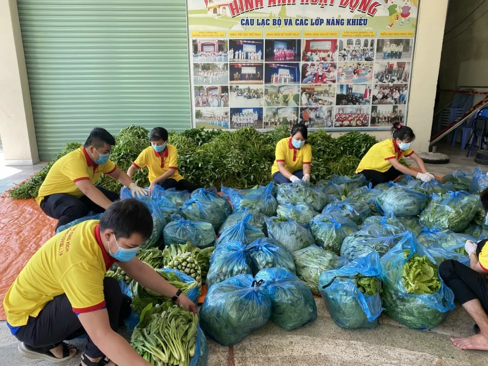 17 chuyến xe Chia sẻ yêu thương ở quê hương Đất thép  ảnh 3