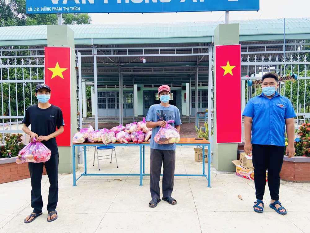 17 chuyến xe Chia sẻ yêu thương ở quê hương Đất thép  ảnh 5