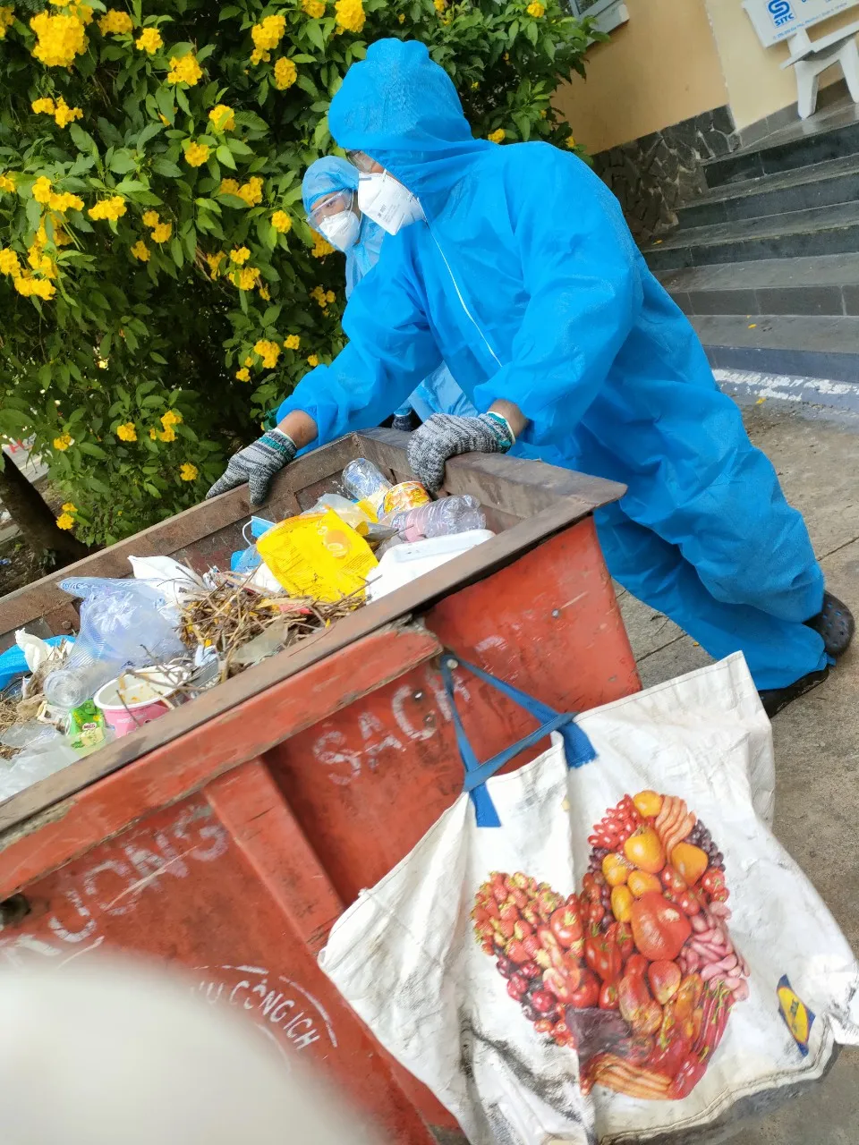 Quận 8 xử lý dứt điểm bất cập ở khu cách ly tạm thời tại phường 7 ảnh 2