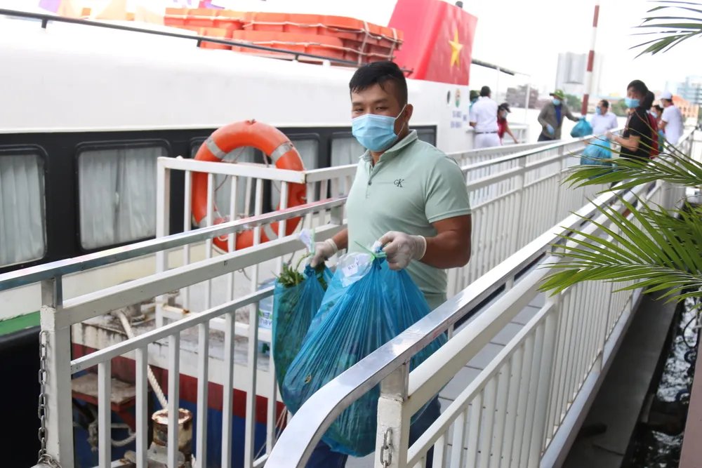 25 tấn rau, củ, quả của Pacific Foods hỗ trợ đã được vận chuyển bằng tàu cao tốc tới TPHCM ảnh 3