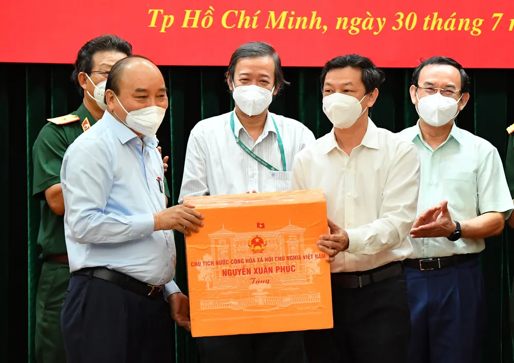 Chủ tịch nước Nguyễn Xuân Phúc: Chiến lược song trùng vừa dập dịch, vừa điều trị ảnh 4