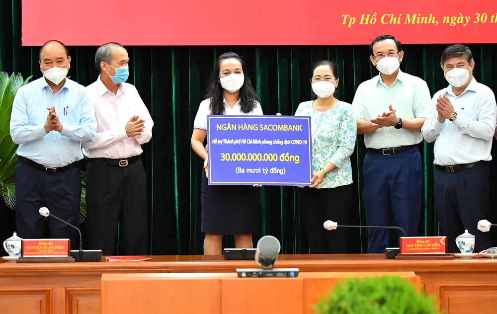 Chủ tịch nước Nguyễn Xuân Phúc: Chiến lược song trùng vừa dập dịch, vừa điều trị ảnh 7