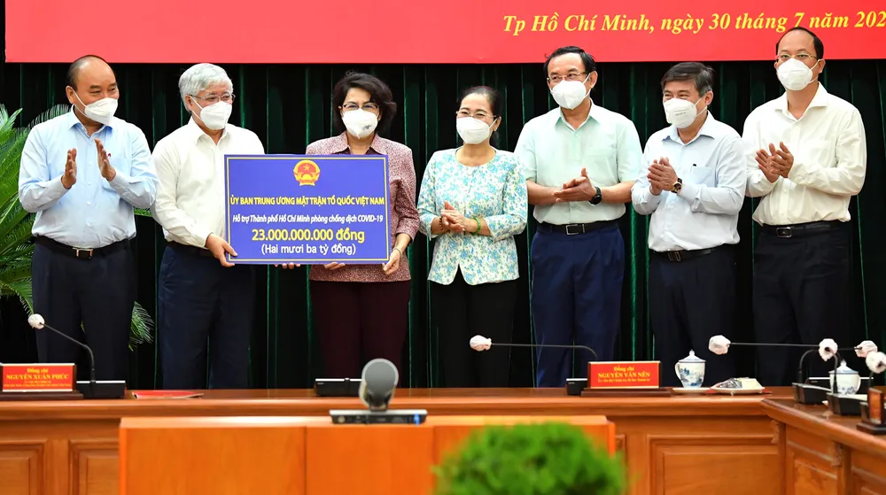 Chủ tịch nước Nguyễn Xuân Phúc: Chiến lược song trùng vừa dập dịch, vừa điều trị ảnh 5