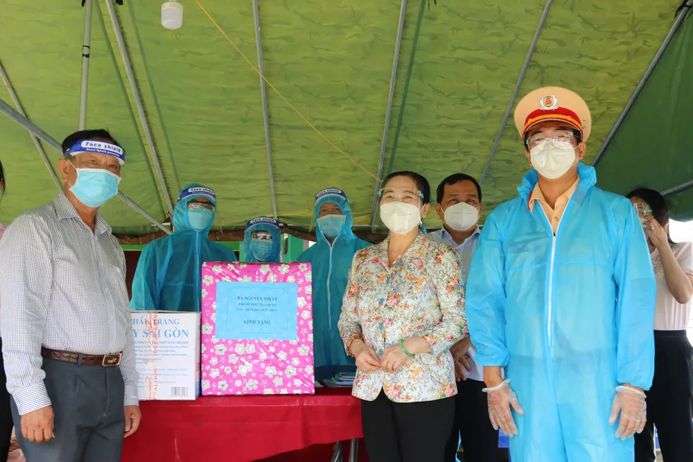 Chủ tịch HĐND TPHCM Nguyễn Thị Lệ biểu dương người dân đã giữ được “vùng xanh“ ảnh 2