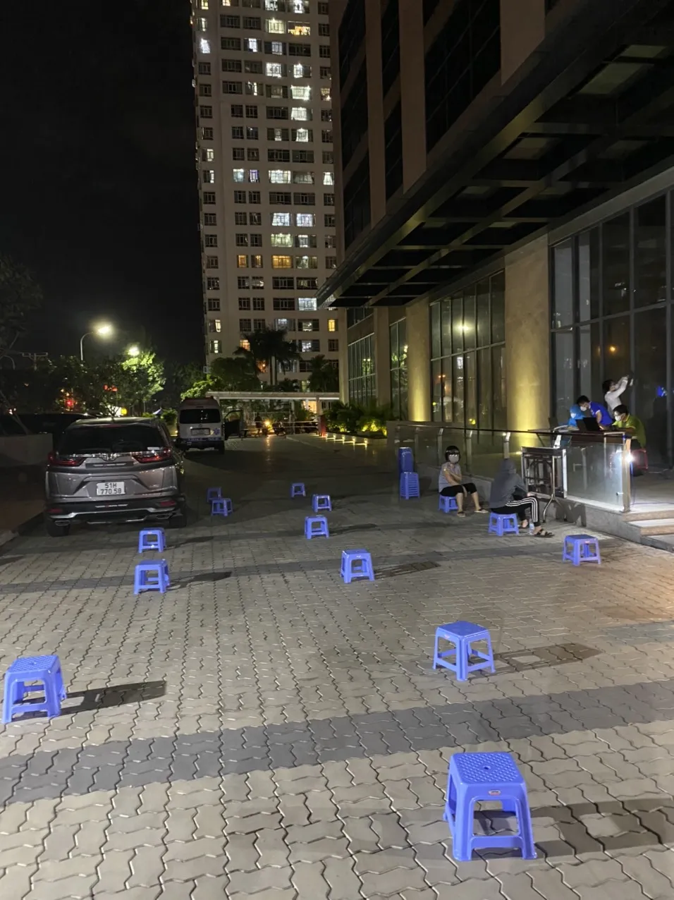 Quận 8 tiêm vaccine di động ban đêm ảnh 3