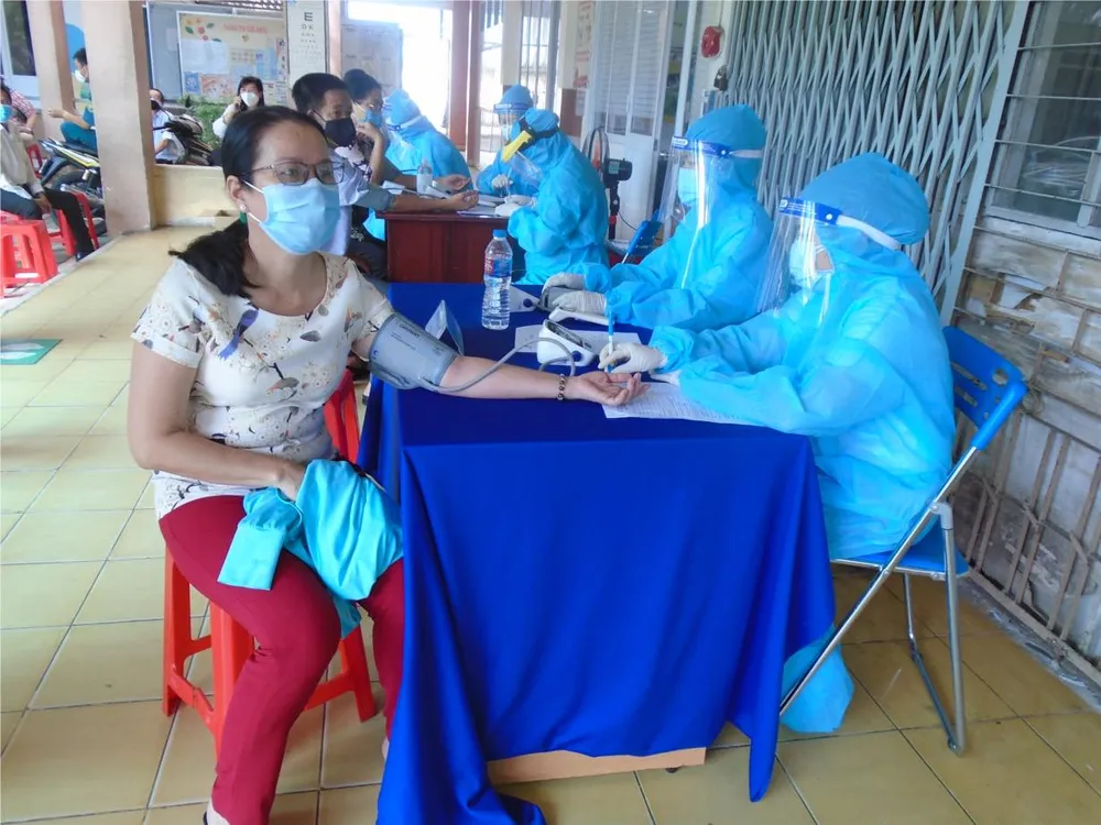 Quận 8 tiêm vaccine di động ban đêm ảnh 4