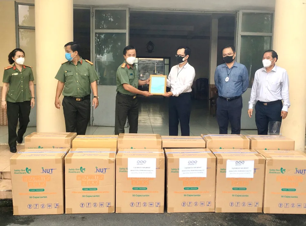 Kiều bào tặng 10.000 khẩu trang N95 tới cán bộ - chiến sĩ công an làm nhiệm vụ chống dịch Covid-19 ảnh 2