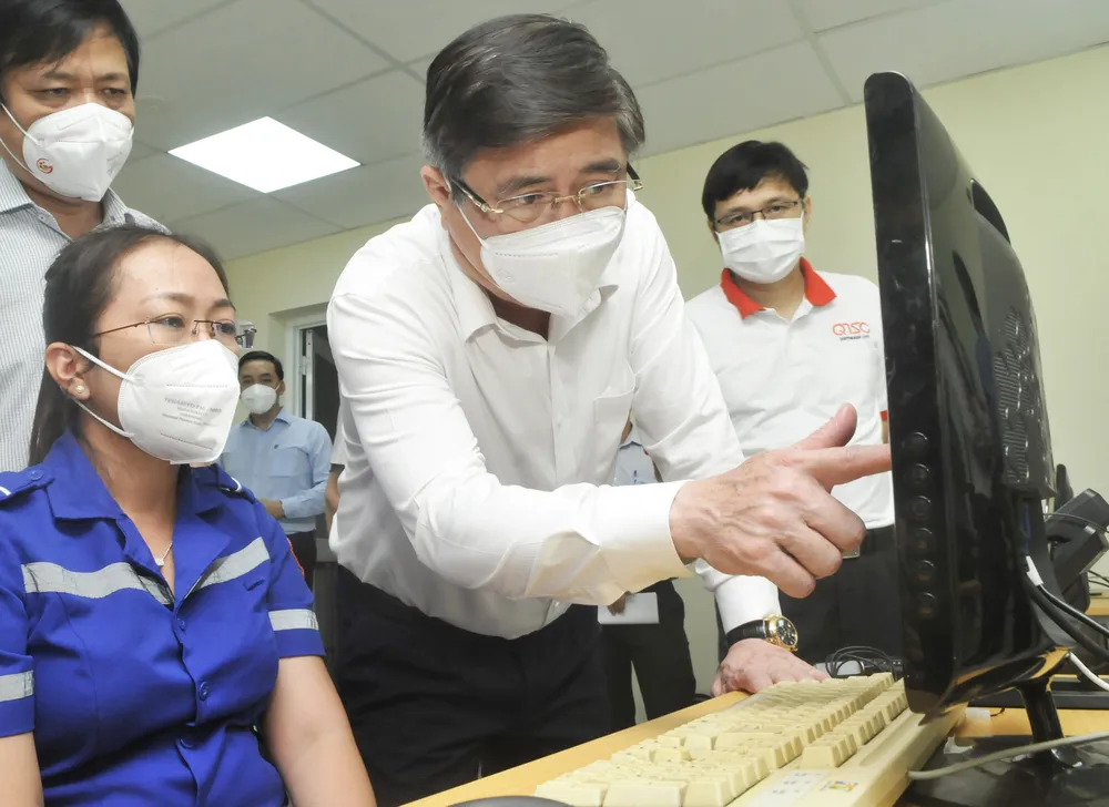 Chủ tịch UBND TPHCM Nguyễn Thành Phong gửi thư biểu dương biệt đội taxi cấp cứu F0, Trung tâm cấp cứu 115 ảnh 1