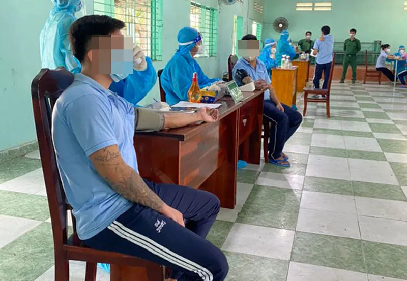 Cơ sở xã hội Nhị Xuân tiêm vaccine cho học viên cai nghiện ma túy ảnh 1