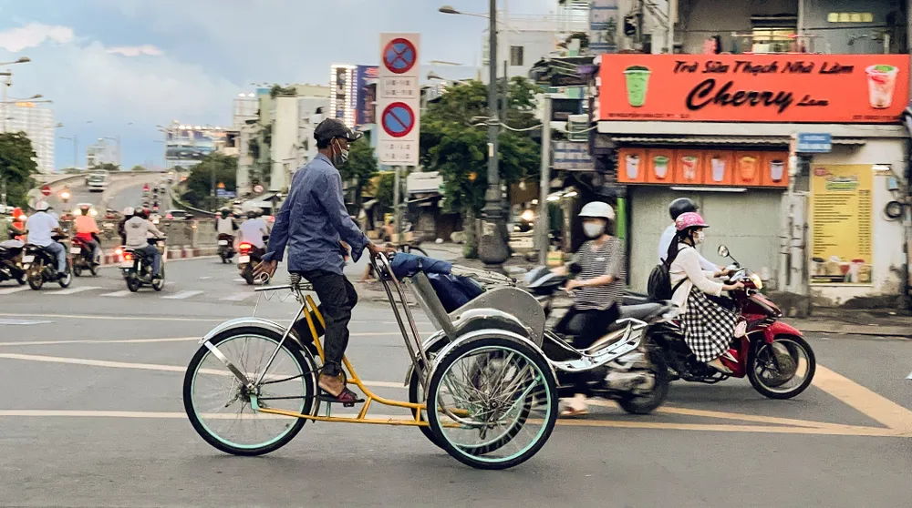 Có thể lựa chọn “sống chung” với dịch Covid-19? ảnh 2