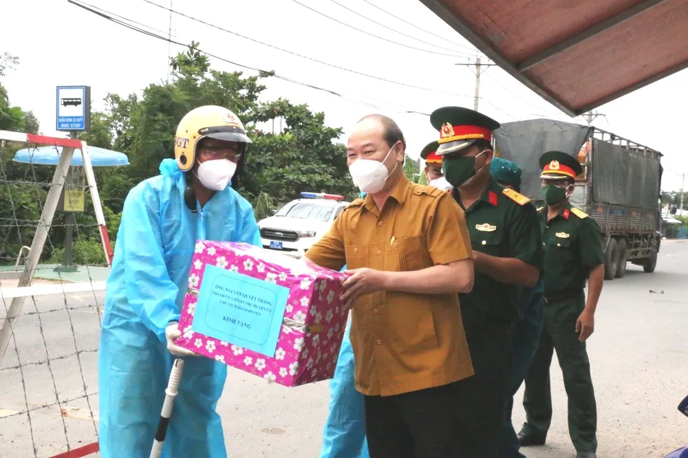 Bí thư Huyện ủy Củ Chi kêu gọi người dân giữ vững “vùng xanh”, không chủ quan để phải trả giá bằng tính mạng ảnh 2