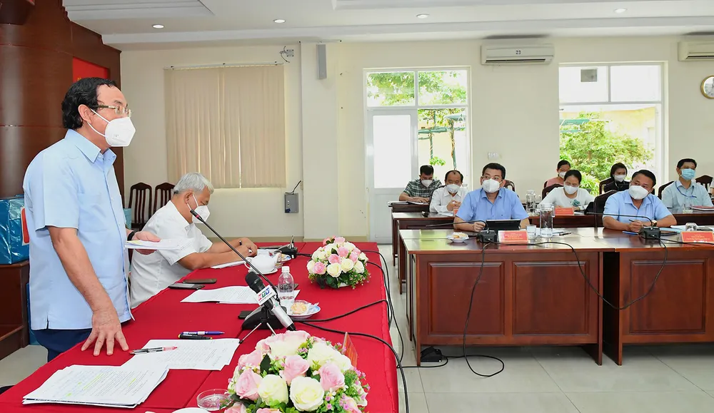 Bí thư Thành ủy TPHCM Nguyễn Văn Nên: Từng bước đưa cuộc sống trở lại trạng thái bình thường mới ảnh 2