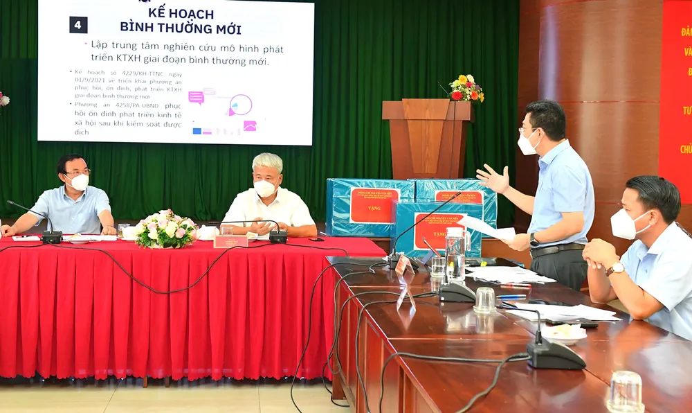 Bí thư Thành ủy TPHCM Nguyễn Văn Nên: Từng bước đưa cuộc sống trở lại trạng thái bình thường mới ảnh 1