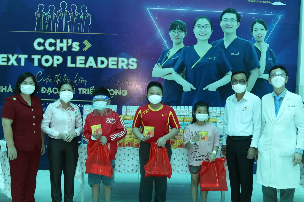 Trao 2.000 phần quà trung thu tới bệnh nhi tại TPHCM ảnh 2