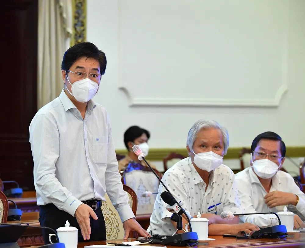 Lãnh đạo TPHCM gặp gỡ chuyên gia, nghe góp ý về phòng chống dịch và phục hồi kinh tế ảnh 6