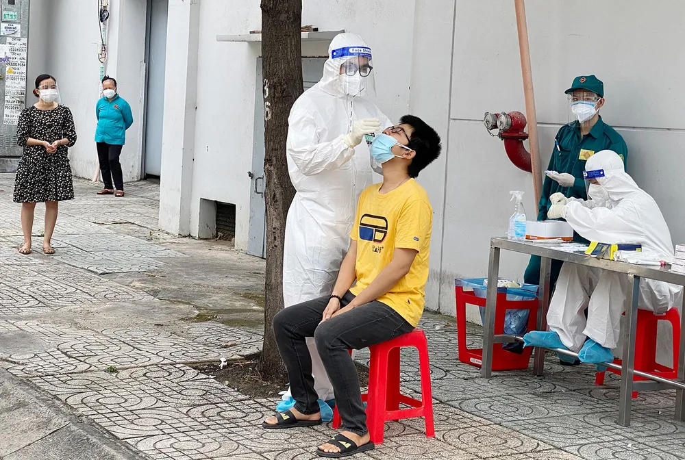 Bí thư Thành ủy TPHCM Nguyễn Văn Nên: Khôi phục TPHCM từng bước chắc chắn và phát triển trở lại ảnh 6