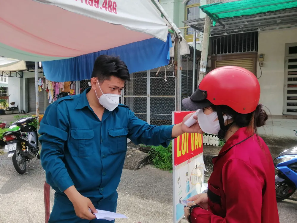 Người dân Củ Chi đi chợ "bình thường mới" ảnh 5